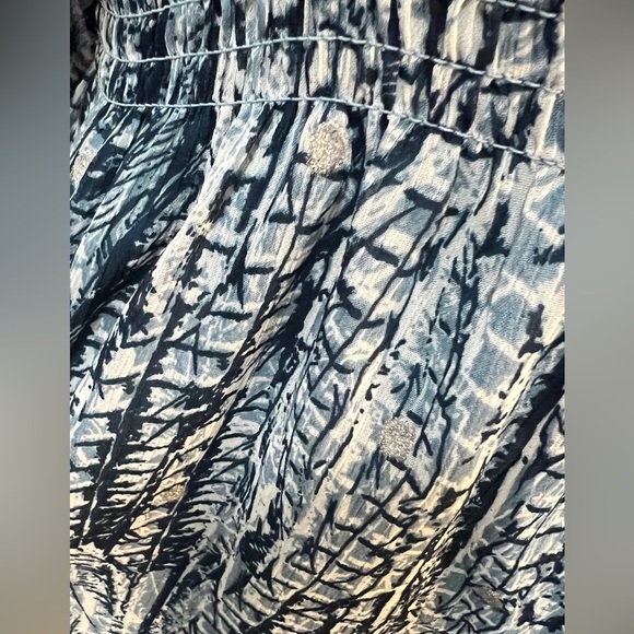 LOVESTITCH
Feather Print Split Sleeve Mini Dress - Picture 9 of 9